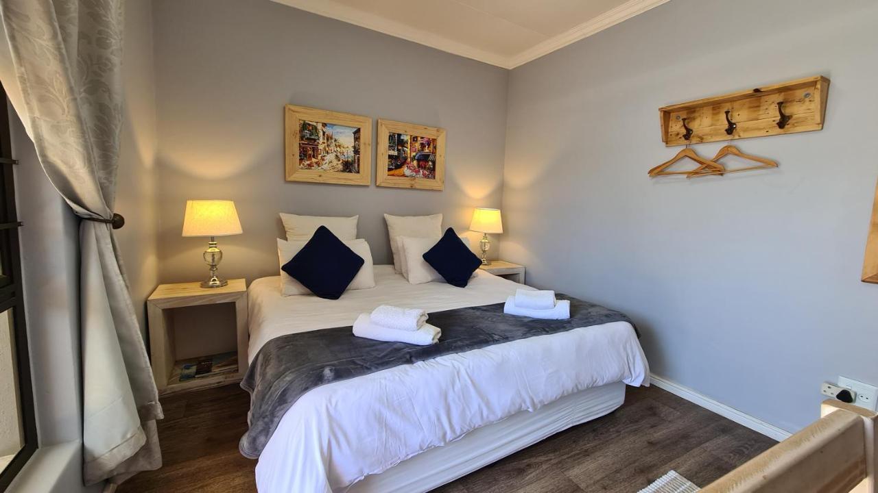 Tiende Laan Bed & Breakfast And Self-Catering Walvis Bay Exterior photo