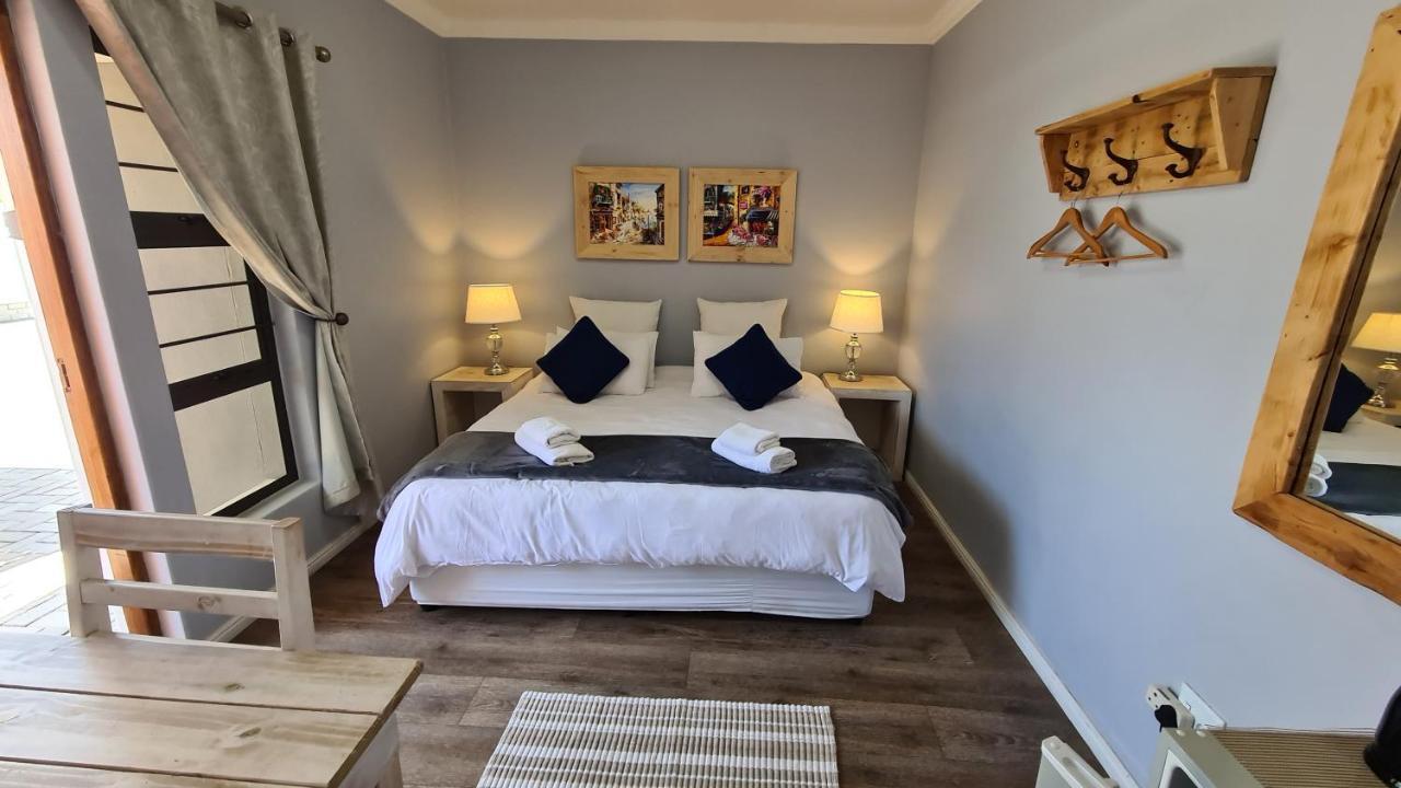 Tiende Laan Bed & Breakfast And Self-Catering Walvis Bay Exterior photo