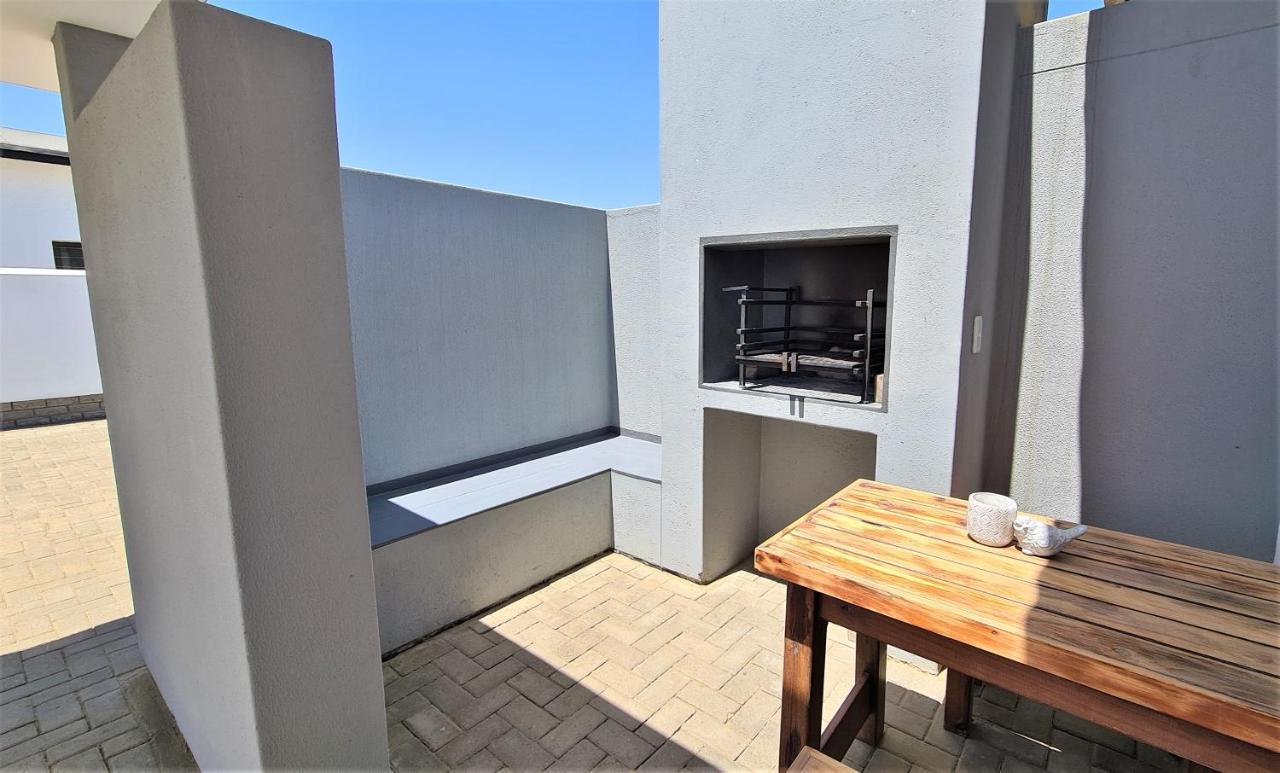 Tiende Laan Bed & Breakfast And Self-Catering Walvis Bay Exterior photo
