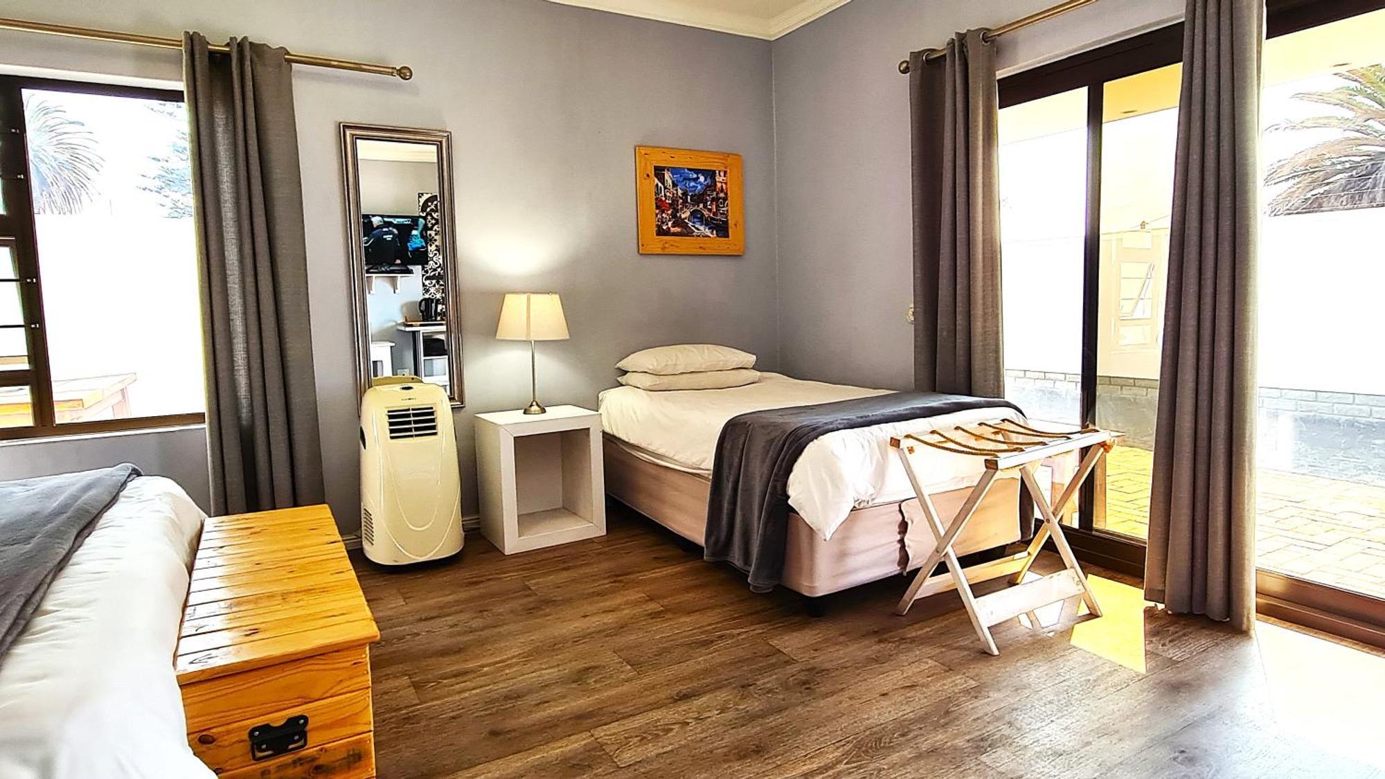 Tiende Laan Bed & Breakfast And Self-Catering Walvis Bay Exterior photo
