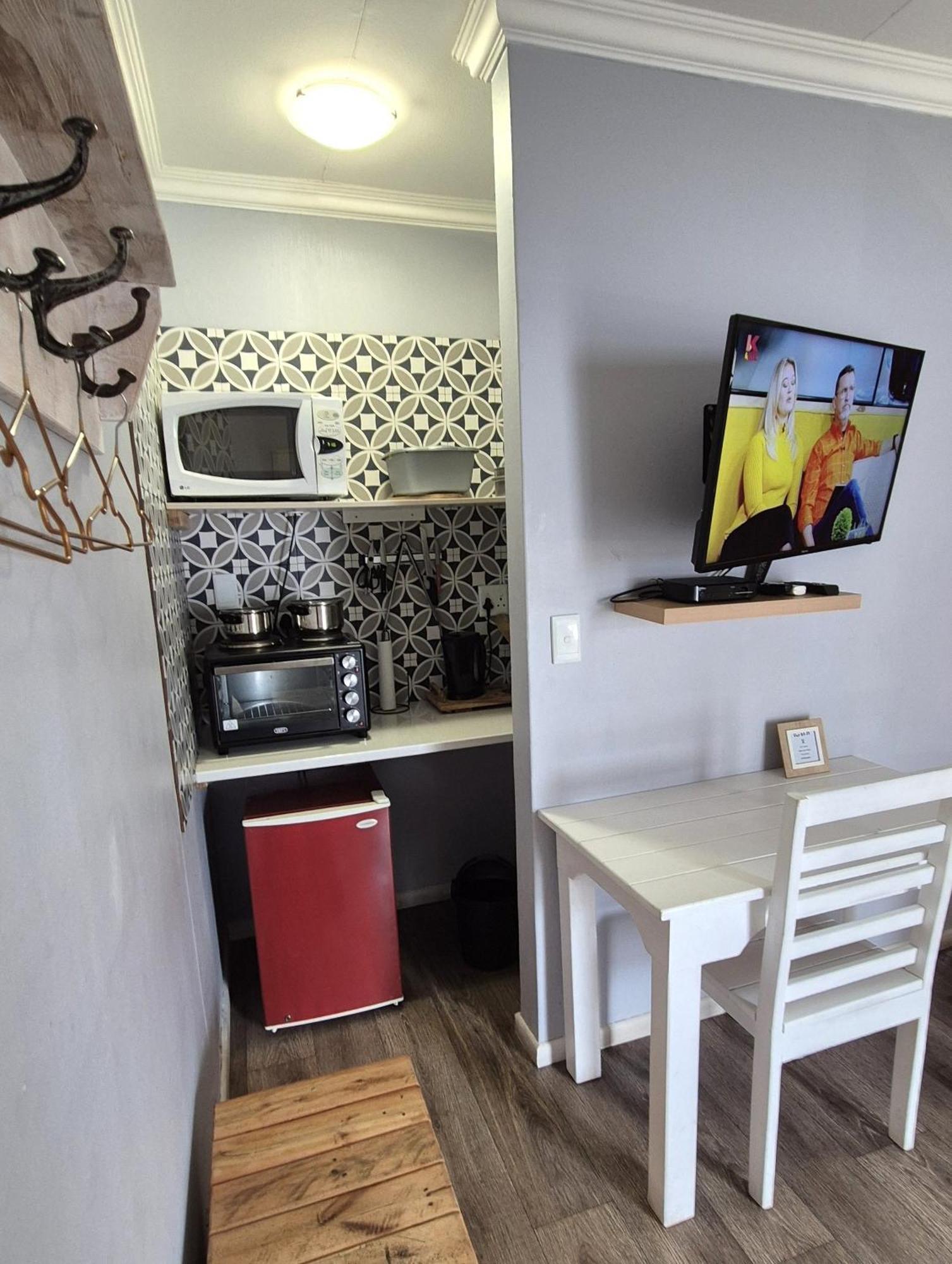 Tiende Laan Bed & Breakfast And Self-Catering Walvis Bay Exterior photo