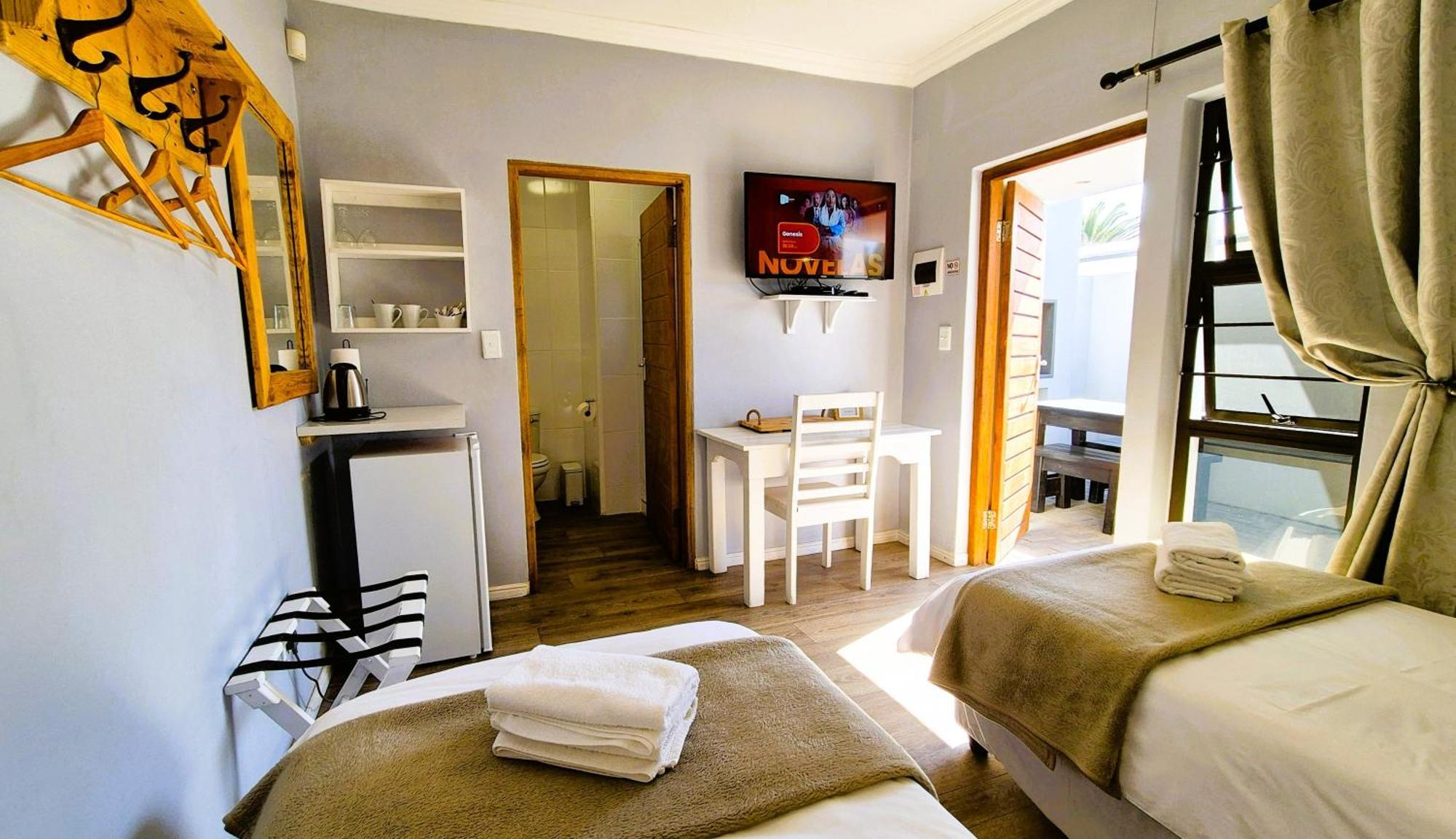 Tiende Laan Bed & Breakfast And Self-Catering Walvis Bay Exterior photo