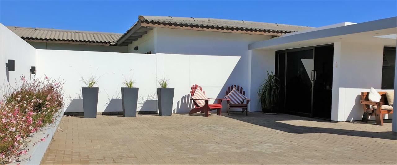 Tiende Laan Bed & Breakfast And Self-Catering Walvis Bay Exterior photo