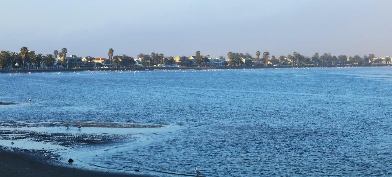 Tiende Laan Bed & Breakfast And Self-Catering Walvis Bay Exterior photo