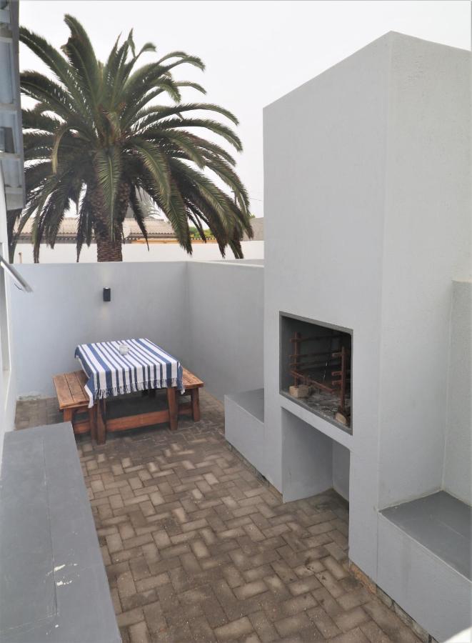 Tiende Laan Bed & Breakfast And Self-Catering Walvis Bay Exterior photo