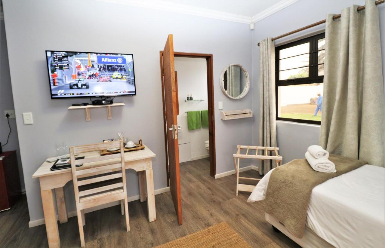 Tiende Laan Bed & Breakfast And Self-Catering Walvis Bay Exterior photo